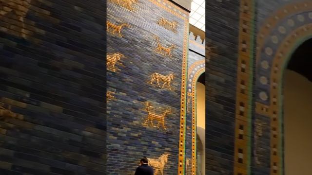 Porta Di Ištar 575 A.C. , Pergamonmuseum, Berlin , Germany.