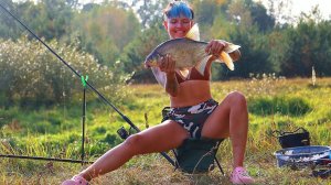 КРУПНЫЙ ЛЕЩ СИДЕЛ В ТРАВЕ! Думала не дотяну! Закидушки на ночь на сома. Вся РЫБА ПОД НОГАМИ! #406