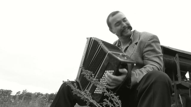 не жили богато :