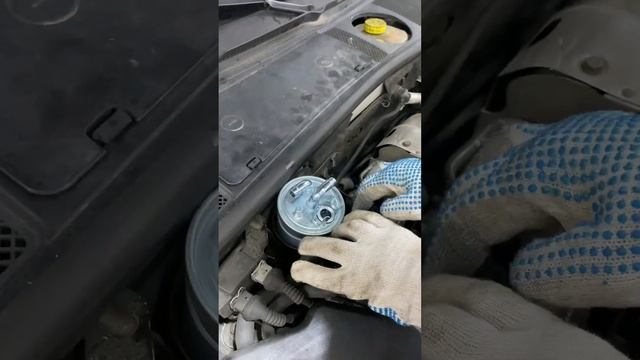 Замена топливного фильтра на Volkswagen Passat смотреть онлайн