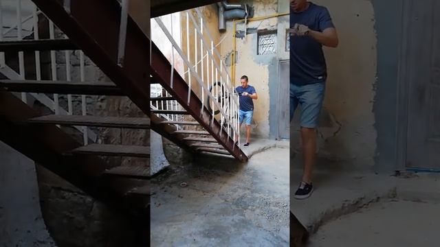 Лайфхак как поднять велосипед по лестнице2 смотреть онлайн