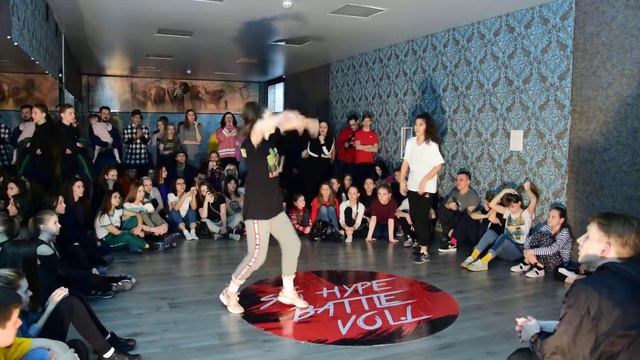 SO HYPE BATTLE vol.1 | Hip-Hop Begginers 1/4 | Эля vs Лера(+) смотреть онлайн