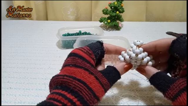 Новогодняя Ёлочка из бусин - мастер-класс - Часть 1 смотреть онлайн