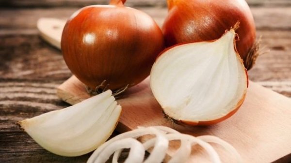 Все в ШОКЕ, когда узнают, ЧТО творит ЛУК . Всего 100 гр. в день может......Польза и вред лука