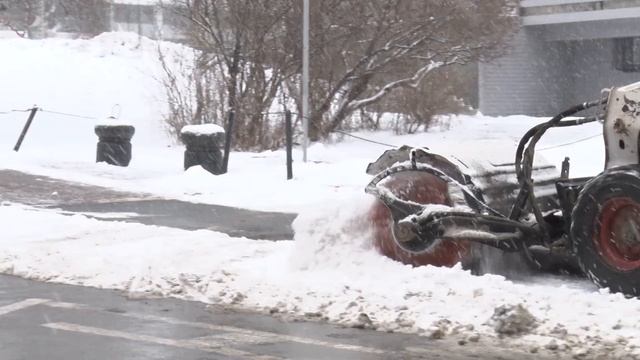 В Ульяновске борются с последствиями обильного снегопада смотреть онлайн