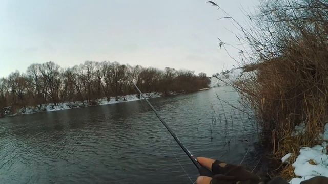 Зимний спиннинг | Как ловить окуня в середине января | Нашёл логово полосатого смотреть онлайн