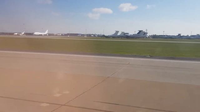 Взлетаем из Национального аэропорта Минск, Беларусь смотреть онлайн