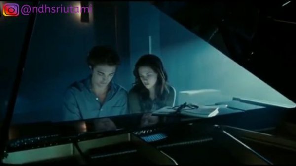 Twilight Edward Cullen playing piano