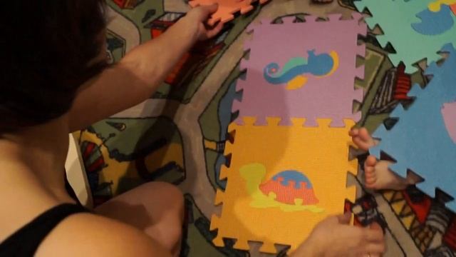 Детский развивающий коврик пазлы , детские игрушки.Обзор. смотреть онлайн