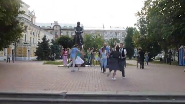 Танцы на улице в Нижнем смотреть онлайн