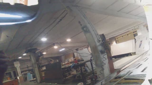 Полировка авто после покраски в гараже, убираем мусор с лака, процесс полировки, без опыта в зеркало смотреть онлайн