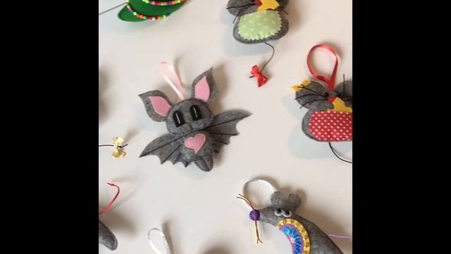 Новогодние елочные игрушки из фетра. смотреть онлайн