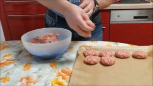 Сочные котлеты в духовке  без жира  Жарятся все вместе, экономят время и лёгкие на вкус.