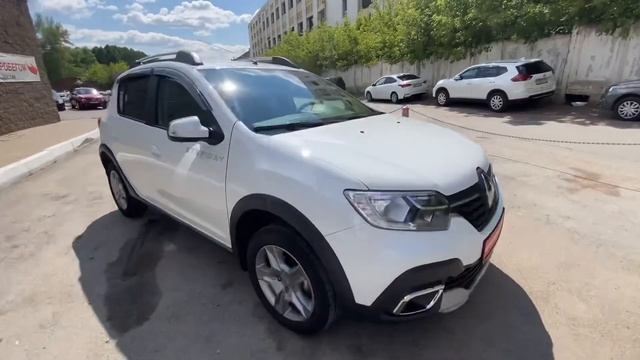 Renault Sandero Stepway смотреть онлайн