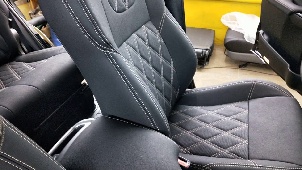 Авточехлы серии Aurora для Toyota Fortuner 2 с центральной ставкой из экокожи с ромбами смотреть онлайн