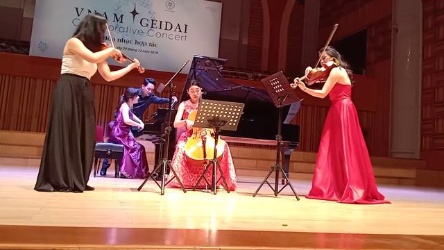W.A.Mozart: Piano Quartet No.2 K493 in E flat major (mov. I) смотреть онлайн