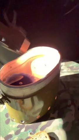 Самодельная портативная печка из армейского котелка и двух свечей смотреть онлайн