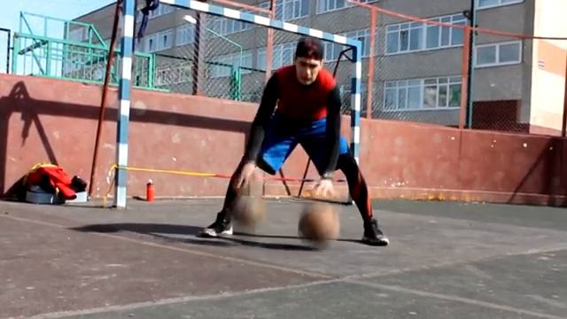 [Баскетбол] - Упражнения на улучшение вашего дриблинга.Низкий дриблинг.Урок №1 смотреть онлайн