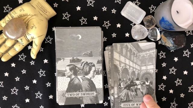 My Tarot Deck Collection: My Black and White Decks! смотреть онлайн