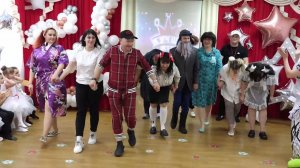 Семья Солнышкиных из Майкопа. Сценка с родителями на выпускном в детском саду № 22 "Жемчужинка"