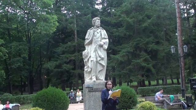 Ирина Петросова читает стихи поэта Акназовой. смотреть онлайн