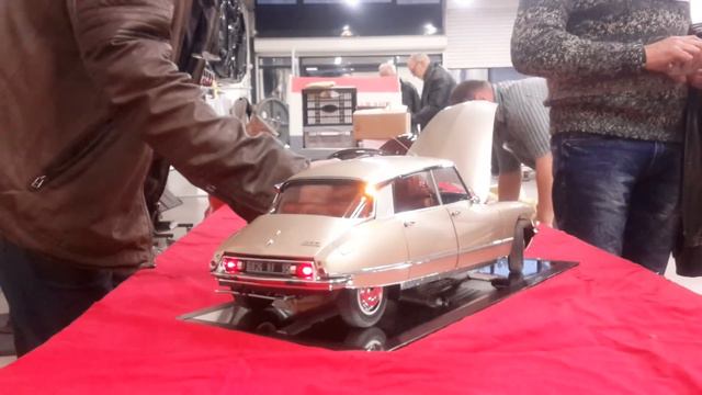Petite Démonstration D'une DS Altaya Au Musée Citroen (16 Octobre2015)