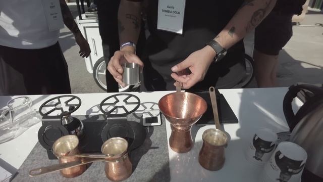 Пробую кофе в турке / кофе в джезве на фестивале в Стамбуле! смотреть онлайн