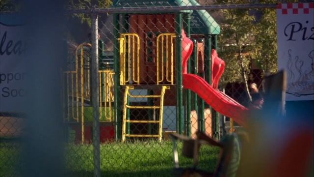 Justin Chatwin in Weeds | (1x01) смотреть онлайн