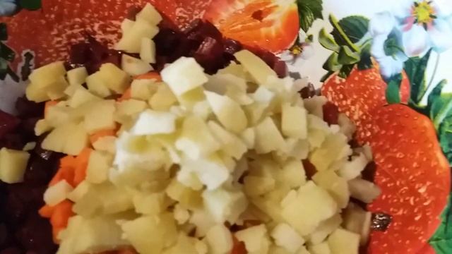 Салат Винегрет - витаминное вегетарианское блюдо. Low-calorie Vinaigrette salad, vegetarian. смотреть онлайн