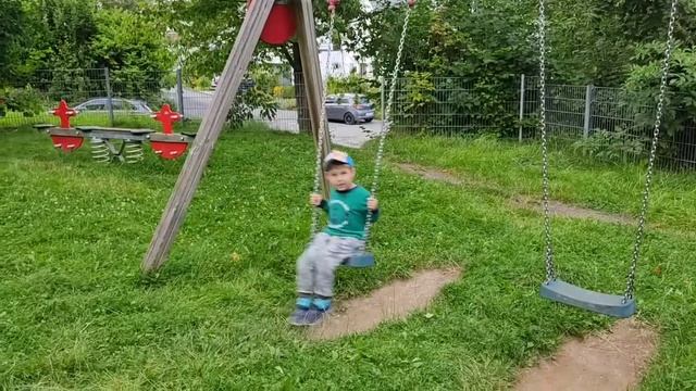 Как быстро ребенка научить кататься на качеле.| Уроки качания на качелях смотреть онлайн