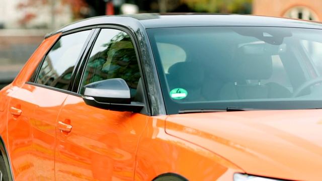 Audi A1 citycarver - Pulsorange ? смотреть онлайн