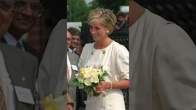 Princess Diana Attractive Smile, Elegant Clothes ダイアナ妃