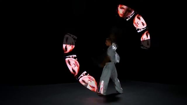 Световое шоу с пиксельными поями от Русский Hollywood. Заказать выступление с пиксельными поями