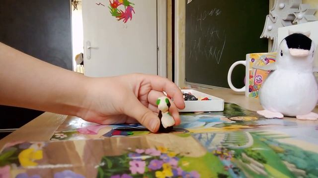 делаю пингвина из пластилина. смотреть онлайн