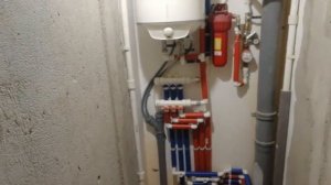 Система распределения воды. коллекторы, гребёнка в ванной.