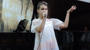 Муз. Геннадия Гладкова, сл. Ю.Энтина. «Луч солнца золотого»