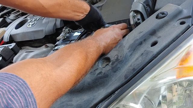 How To Remove Install Car Battery On Toyota RAV4