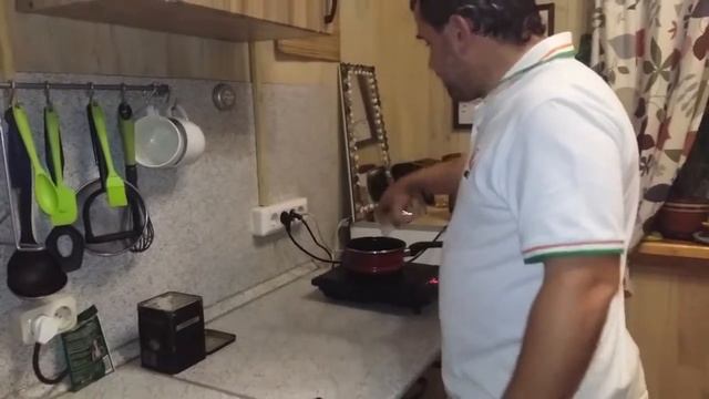 "Пьяная" груша в вине с итальянским мороженым | Обрусевшие рецепты | смотреть онлайн