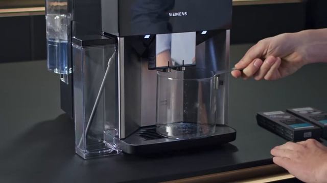 Rengjøre og avkalke Siemens EQ.500 espressomaskin med calc´nClean смотреть онлайн