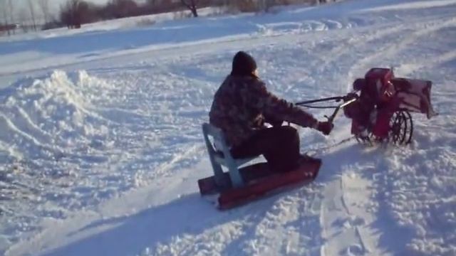 Зимние покатушки на мотоблоке с бульдозером - Winter Travel on Motoblock with a bulldozer смотреть онлайн