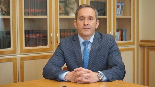 Обращение ректора УГТУ Руслана Викторовича Агиней к выпускникам России смотреть онлайн