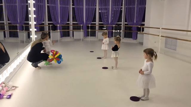 Балетная школа Lil Ballerine Ковров, Еву поздравляют с днём Рождения смотреть онлайн