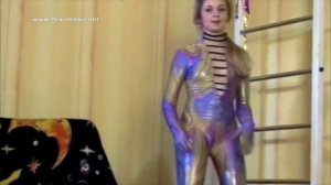 Гибкая девушка гимнастка. Удивительная растяжка.