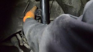 Замена стоек переднего стабилизатора Киа Соренто 2.Replacing the front stabilizer struts Kia Sorent
