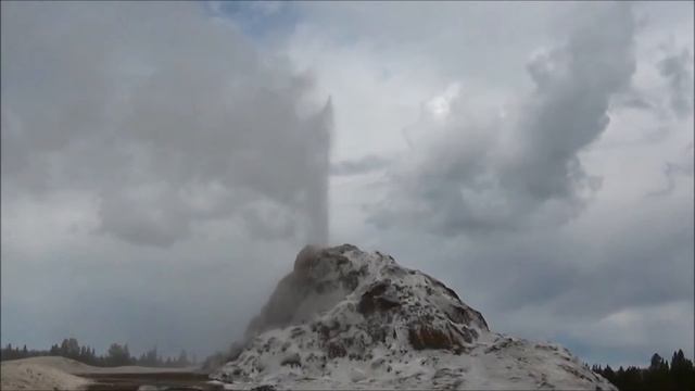 Yellowstone supervolcano, Geyser Valley - Йеллоустон, Супервулкан, Долина гейзеров смотреть онлайн