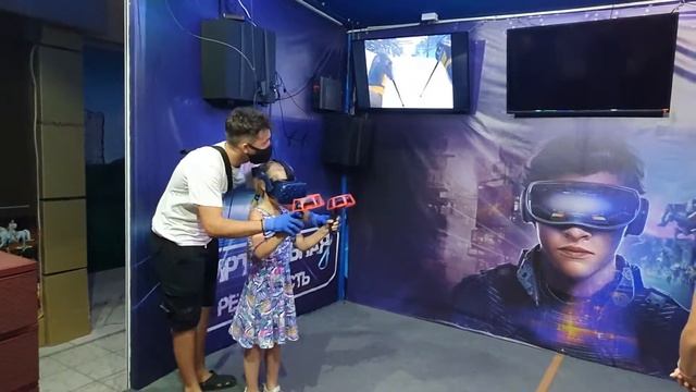 ДЕТСКИЙ ПАРК Развлечений с виртуальной реальностью и ДОМ ВВЕРХ ДНОМ! Маша играет с друзьями смотреть онлайн