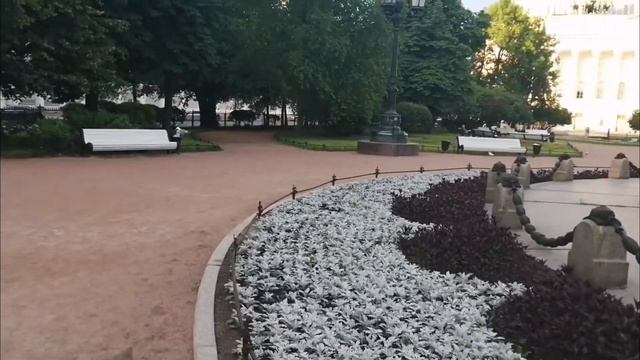 В Екатериненском саду (пл. Островского) смотреть онлайн