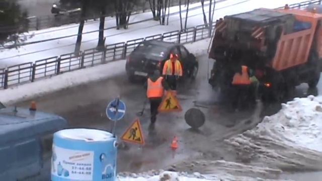 В Твери кладут асфальт ))) смотреть онлайн
