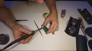Ремонт блютуз колонки JBL. Сломался разъем зарядки micro USB. Как её разобрать. Не урок пайки!