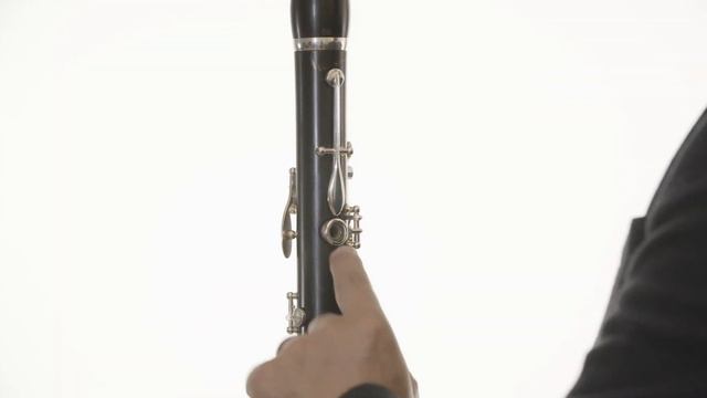 Learn how to hold and place your fingers correctly on the clarinet / How to hold your Clarinet смотреть онлайн